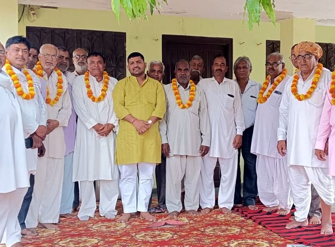 KOTPUTLI-BEHROR: सामूहिक विवाह सम्मेलन को लेकर चौथा परिचय सम्मेलन आयोजित, दादुका-राजनौता में हुआ कार्यक्रम KOTPUTLI-BEHROR: सामूहिक विवाह सम्मेलन को लेकर चौथा परिचय सम्मेलन आयोजित, दादुका-राजनौता में हुआ कार्यक्रम