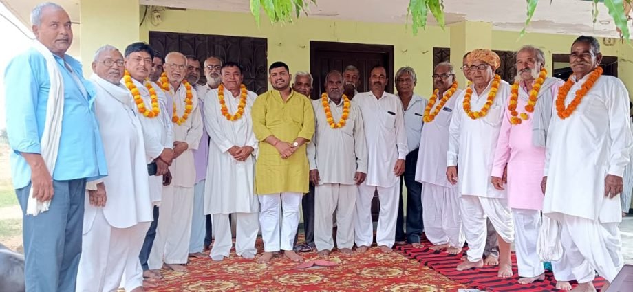 KOTPUTLI-BEHROR: सामूहिक विवाह सम्मेलन को लेकर चौथा परिचय सम्मेलन आयोजित, दादुका-राजनौता में हुआ कार्यक्रम KOTPUTLI-BEHROR: सामूहिक विवाह सम्मेलन को लेकर चौथा परिचय सम्मेलन आयोजित, दादुका-राजनौता में हुआ कार्यक्रम