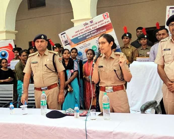 KOTPUTLI-BEHROR: कोटपूतली-बहरोड़ जिला पुलिस की अनूठी पहल बनी अन्य जिलों के लिए मिसाल, मतदान और सी-विजिल एप के प्रति चलाया जागरुकता अभियान, रैली में उमड़ी भीड़ KOTPUTLI-BEHROR: कोटपूतली-बहरोड़ जिला पुलिस की अनूठी पहल बनी अन्य जिलों के लिए मिसाल, मतदान और सी-विजिल एप के प्रति चलाया जागरुकता अभियान, रैली में उमड़ी भीड़