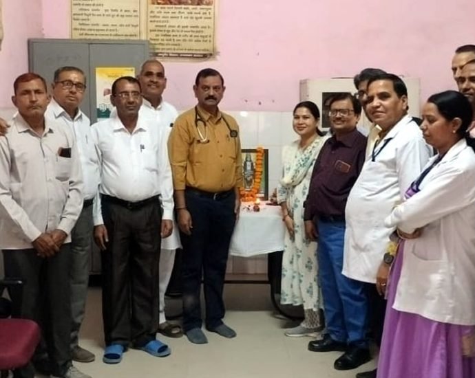 KOTPUTLI-BEHROR: धूमधाम से मनाई आयुर्वेद के जनक भगवान धन्वंतरि की जयंती, वैद्यों ने की धन्वंतरि की पूजा KOTPUTLI-BEHROR: धूमधाम से मनाई आयुर्वेद के जनक भगवान धन्वंतरि की जयंती, वैद्यों ने की धन्वंतरि की पूजा