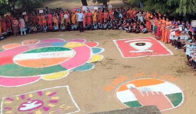 KOTPUTLI-BEHROR: कोटपूतली में डेमोक्रेसी वीक के रुप में सतरंगी सप्ताह का आयोजन, महिलाओं ने बनाई रंगोली KOTPUTLI-BEHROR: कोटपूतली में डेमोक्रेसी वीक के रुप में सतरंगी सप्ताह का आयोजन, महिलाओं ने बनाई रंगोली