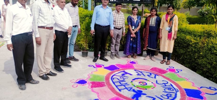 KOTPUTLI-BEHROR: कोटपूतली में जारी है मतदान प्रतिशत बढ़ाने पर जोर, स्वीप गतिविधियां आयोजित कर किया जागरुक KOTPUTLI-BEHROR: कोटपूतली में जारी है मतदान प्रतिशत बढ़ाने पर जोर, स्वीप गतिविधियां आयोजित कर किया जागरुक