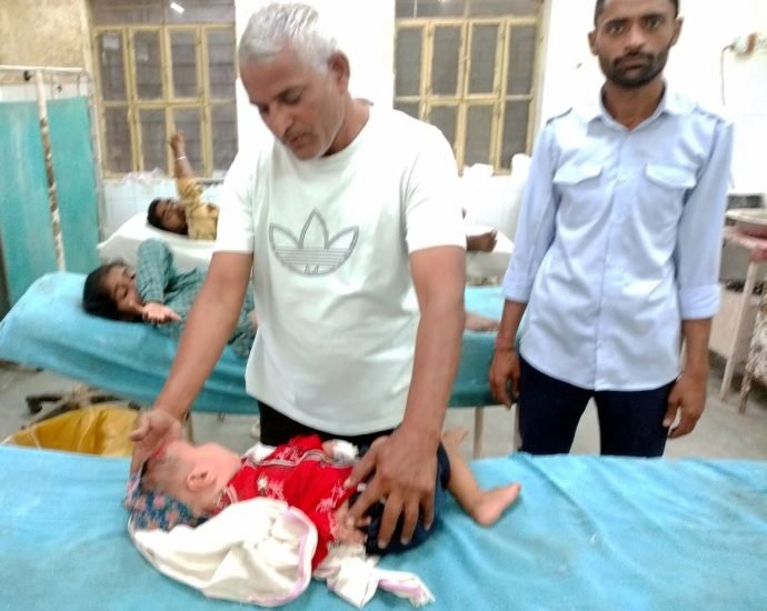 KOTPUTLI-BEHROR: कोटपूतली में हुए दो सडक़ हादसे, बाइक सवार युवक की मौत, दोनों हादसों में मासूम बालक समेत पांच लोग हुए घायल KOTPUTLI-BEHROR: कोटपूतली में हुए दो सडक़ हादसे, बाइक सवार युवक की मौत, दोनों हादसों में मासूम बालक समेत पांच लोग हुए घायल