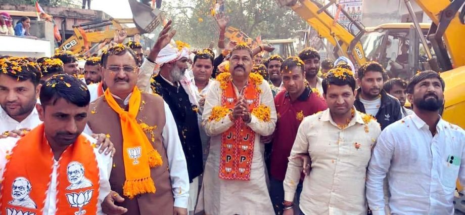 KOTPUTLI-BEHROR: कोटपूतली में भाजपा प्रत्याशी हंसराज पटेल का जन आर्शीवाद कार्यक्रम जारी, किया विभिन्न गांवों का दौरा KOTPUTLI-BEHROR: कोटपूतली में भाजपा प्रत्याशी हंसराज पटेल का जन आर्शीवाद कार्यक्रम जारी, किया विभिन्न गांवों का दौरा