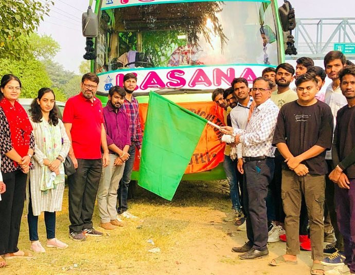 KOTPUTLI-BEHROR: कृषि कॉलेज के छात्र खेलकूद प्रतियोगिताओं में लेंगे हिस्सा, जोबनेर के लिए हुए रवाना KOTPUTLI-BEHROR: कृषि कॉलेज के छात्र खेलकूद प्रतियोगिताओं में लेंगे हिस्सा, जोबनेर के लिए हुए रवाना