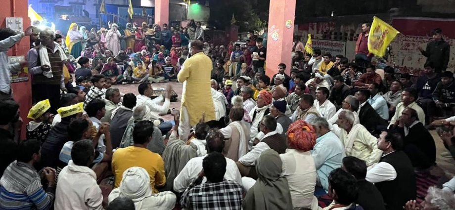 KOTPUTLI-BEHROR: निर्दलीय प्रत्याशी मुकेश गोयल का कोटपूतली विधानसभा क्षेत्र में जनसंपर्क अभियान लगातार जारी, विभिन्न गांवों में हुआ स्वागत KOTPUTLI-BEHROR: निर्दलीय प्रत्याशी मुकेश गोयल का कोटपूतली विधानसभा क्षेत्र में जनसंपर्क अभियान लगातार जारी, विभिन्न गांवों में हुआ स्वागत