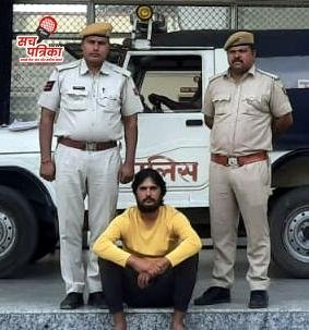 KOTPUTLI-BEHROR: पनियाला थाना पुलिस ने पांच हजार रुपए के इनामी बदमाश को दबोचा, डोडा-पोस्त व अफीम के मामले में चल रहा था फरार KOTPUTLI-BEHROR: पनियाला थाना पुलिस ने पांच हजार रुपए के इनामी बदमाश को दबोचा, डोडा-पोस्त व अफीम के मामले में चल रहा था फरार