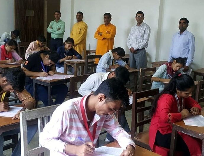 KOTPUTLI-BEHROR: अखिल विश्व गायत्री परिवार शांतिकुंज हरिद्वार के तत्वावधान में भारतीय संस्कृति ज्ञान परीक्षा का आयोजन, राजपूताना पीजी कॉलेज में हुई परीक्षा KOTPUTLI-BEHROR: अखिल विश्व गायत्री परिवार शांतिकुंज हरिद्वार के तत्वावधान में भारतीय संस्कृति ज्ञान परीक्षा का आयोजन, राजपूताना पीजी कॉलेज में हुई परीक्षा