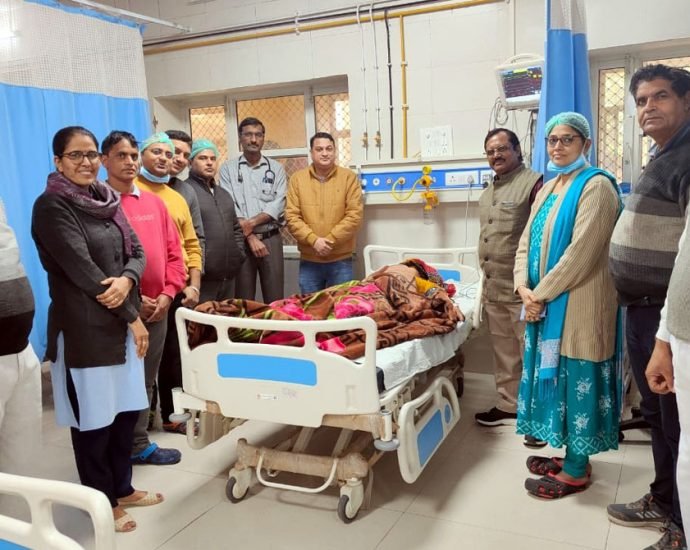 KOTPUTLI-BEHROR: महिला के पित्त की थैली में पथरी का सफल ऑपरेशन, राजकीय बीडीएम जिला अस्पताल में पहली बार हुआ इस तरह का ऑपरेशन KOTPUTLI-BEHROR: महिला के पित्त की थैली में पथरी का सफल ऑपरेशन, राजकीय बीडीएम जिला अस्पताल में पहली बार हुआ इस तरह का ऑपरेशन