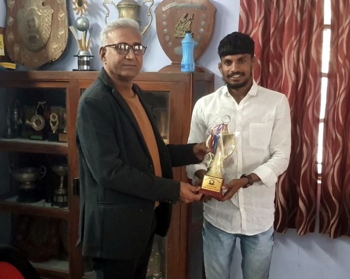 KOTPUTLI-BEHROR: पहलवान ने किया नाम रोशन तो कॉलेज के प्रिंसिपल ने किया सम्मान KOTPUTLI-BEHROR: पहलवान ने किया नाम रोशन तो कॉलेज के प्रिंसिपल ने किया सम्मान