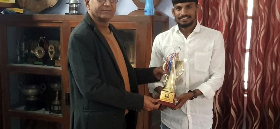 KOTPUTLI-BEHROR: पहलवान ने किया नाम रोशन तो कॉलेज के प्रिंसिपल ने किया सम्मान KOTPUTLI-BEHROR: पहलवान ने किया नाम रोशन तो कॉलेज के प्रिंसिपल ने किया सम्मान