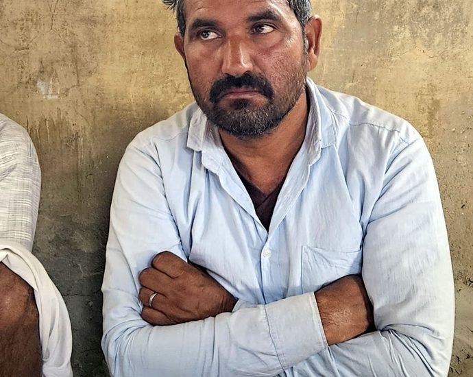 KOTPUTLI-BEHROR: रिवाल्वर की नोक पर 4 लाख रुपए की लूट, दो माटरसाईकिलों पर सवार पांच बदमाशों ने दिया वारदात को अंजाम, लूट के शिकार किसान ने दर्ज कराया मुकदमा KOTPUTLI-BEHROR: रिवाल्वर की नोक पर 4 लाख रुपए की लूट, दो माटरसाईकिलों पर सवार पांच बदमाशों ने दिया वारदात को अंजाम, लूट के शिकार किसान ने दर्ज कराया मुकदमा