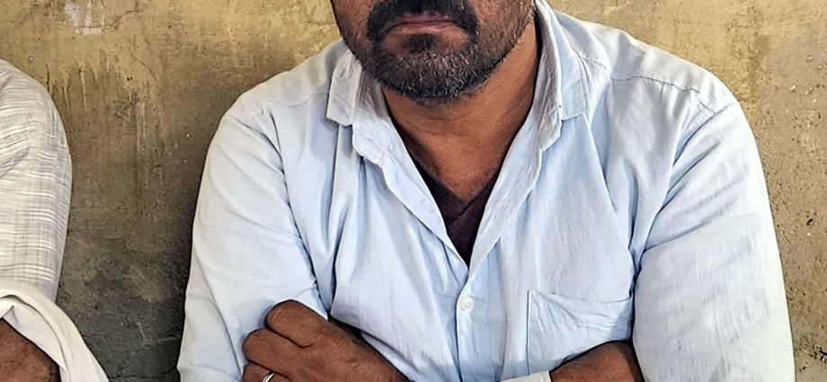 KOTPUTLI-BEHROR: रिवाल्वर की नोक पर 4 लाख रुपए की लूट, दो माटरसाईकिलों पर सवार पांच बदमाशों ने दिया वारदात को अंजाम, लूट के शिकार किसान ने दर्ज कराया मुकदमा KOTPUTLI-BEHROR: रिवाल्वर की नोक पर 4 लाख रुपए की लूट, दो माटरसाईकिलों पर सवार पांच बदमाशों ने दिया वारदात को अंजाम, लूट के शिकार किसान ने दर्ज कराया मुकदमा