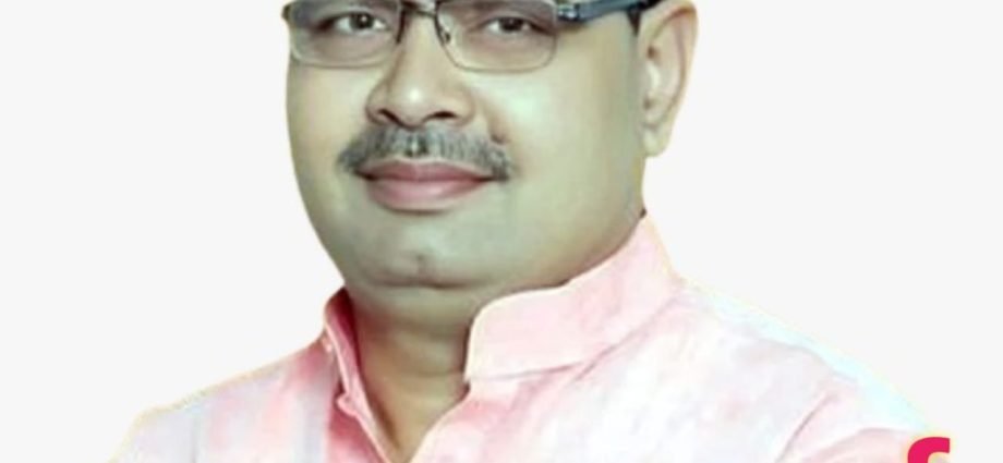 JAIPUR: सीएम व डिप्टी सीएम की शपथ के बाद अब मंत्रिमंडल पर मशक्कत, शुरुआती दौर में बनाए जा सकते हैं लगभग 20 मंत्री JAIPUR: सीएम व डिप्टी सीएम की शपथ के बाद अब मंत्रिमंडल पर मशक्कत, शुरुआती दौर में बनाए जा सकते हैं लगभग 20 मंत्री