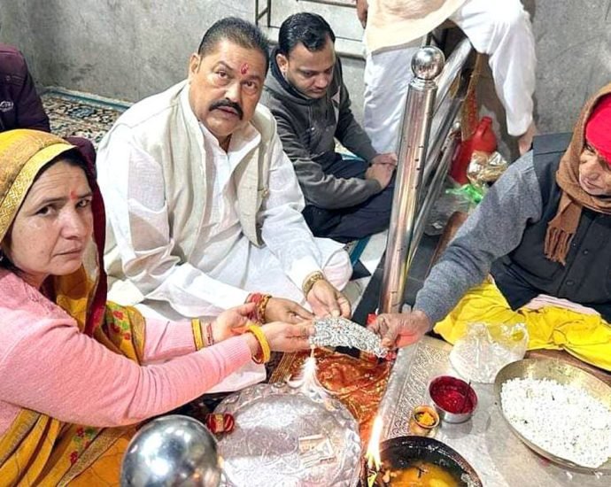 KOTPUTLI-BEHROR: कुलदेवी की शरण में पहुंचे विधायक हंसराज पटेल, दर्शन कर की कोटपूतली क्षेत्र के सुख-शांति व समृद्धि की कामना KOTPUTLI-BEHROR: कुलदेवी की शरण में पहुंचे विधायक हंसराज पटेल, दर्शन कर की कोटपूतली क्षेत्र के सुख-शांति व समृद्धि की कामना