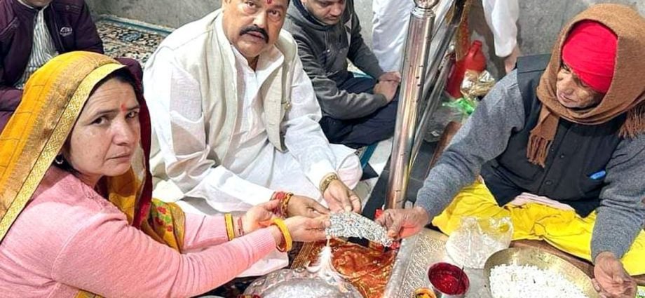 KOTPUTLI-BEHROR: कुलदेवी की शरण में पहुंचे विधायक हंसराज पटेल, दर्शन कर की कोटपूतली क्षेत्र के सुख-शांति व समृद्धि की कामना KOTPUTLI-BEHROR: कुलदेवी की शरण में पहुंचे विधायक हंसराज पटेल, दर्शन कर की कोटपूतली क्षेत्र के सुख-शांति व समृद्धि की कामना