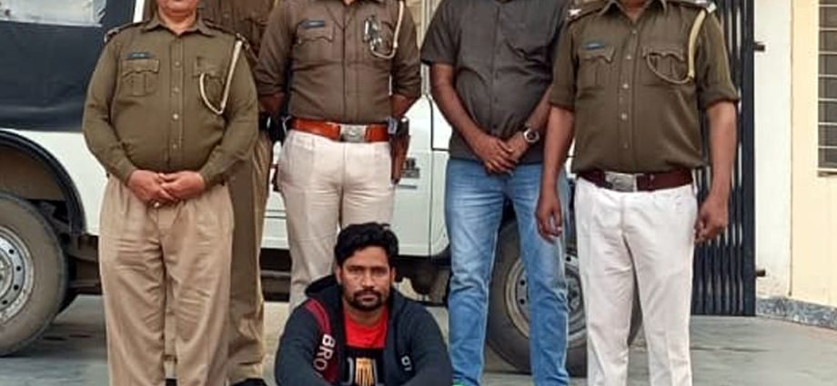 KOTPUTLI-BEHROR: पनियाला पुलिस ने पकड़ी 10 लाख रुपए की अवैध शराब, बंद बाडी कंटीनर में पंजाब निर्मित शराब परिवहन करते चालक हुआ गिरफ्तार KOTPUTLI-BEHROR: पनियाला पुलिस ने पकड़ी 10 लाख रुपए की अवैध शराब, बंद बाडी कंटीनर में पंजाब निर्मित शराब परिवहन करते चालक हुआ गिरफ्तार