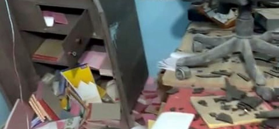 KOTPUTLI-BEHROR: क्रेशर पर तोडफ़ोड़, लूटपाट करने की नियत से सीसी कैमरे, ऑफिस, खिडक़ी-दरवाजे व वाहन में तोडफ़ोड़ का आरोप, जान बचाकर भागा मुनीम, वाहन चालक से मारपीट KOTPUTLI-BEHROR: क्रेशर पर तोडफ़ोड़, लूटपाट करने की नियत से सीसी कैमरे, ऑफिस, खिडक़ी-दरवाजे व वाहन में तोडफ़ोड़ का आरोप, जान बचाकर भागा मुनीम, वाहन चालक से मारपीट