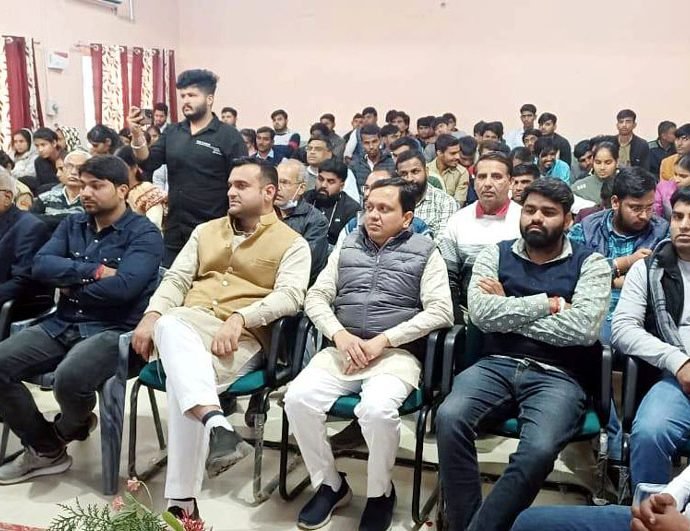 KOTPUTLI-BEHROR: कोटपूतली में विवेकानन्द जयंती पर जगह-जगह मनाया राष्ट्रीय युवा दिवस KOTPUTLI-BEHROR: कोटपूतली में विवेकानन्द जयंती पर जगह-जगह मनाया राष्ट्रीय युवा दिवस