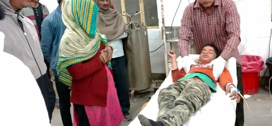 KOTPUTLI-BEHROR: पतंगबाजी में सावधानी बरतने की जरुरत, छत पर पंतग उड़ा रहा बालक नीचे गिरा KOTPUTLI-BEHROR: पतंगबाजी में सावधानी बरतने की जरुरत, छत पर पंतग उड़ा रहा बालक नीचे गिरा