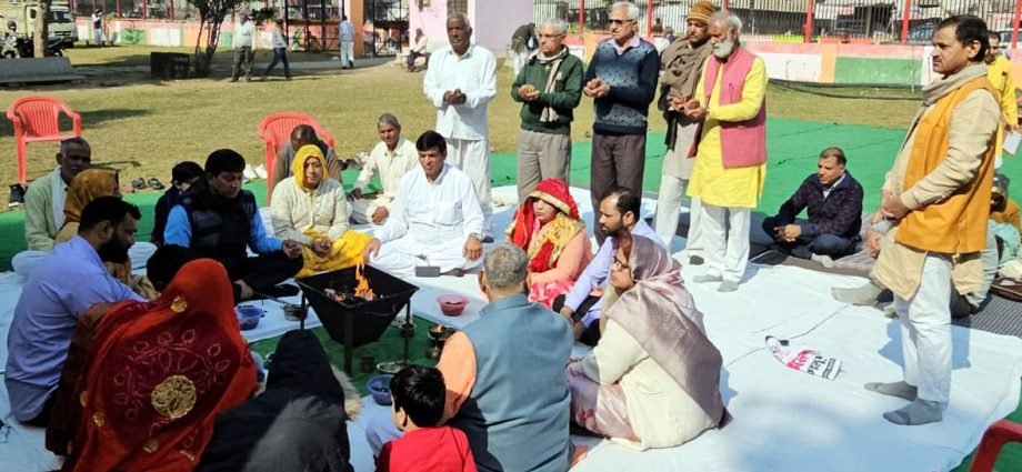 KOTPUTLI-BEHROR: आमजन को बताया यज्ञ का महत्व, विभिन्न प्रसंगों पर दी शानदार भजनों की प्रस्तुति KOTPUTLI-BEHROR: आमजन को बताया यज्ञ का महत्व, विभिन्न प्रसंगों पर दी शानदार भजनों की प्रस्तुति