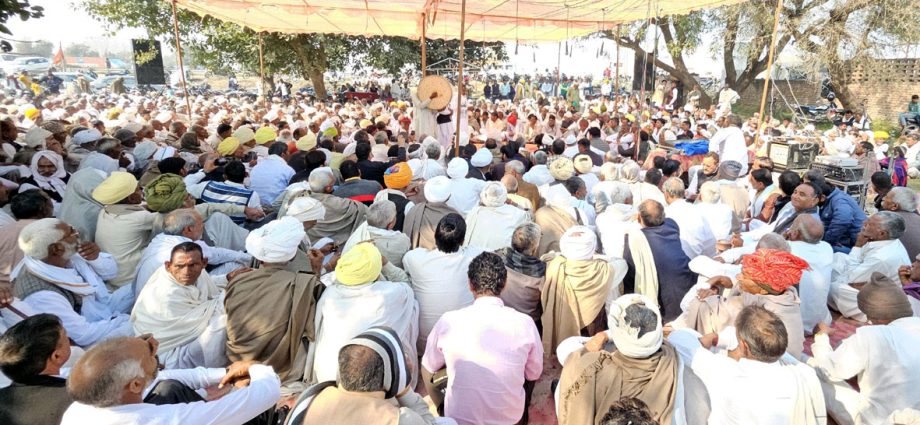 KOTPUTLI-BEHROR: मकर संक्रांति पर देवनारायण मंदिर में धमाल का आयोजन, उमड़ी श्रोताओं की भारी भीड़