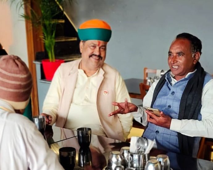 KOTPUTLI-BEHROR: कोटपूतली विधायक से की किसानों की समस्याओं पर चर्चा KOTPUTLI-BEHROR: कोटपूतली विधायक से की किसानों की समस्याओं पर चर्चा