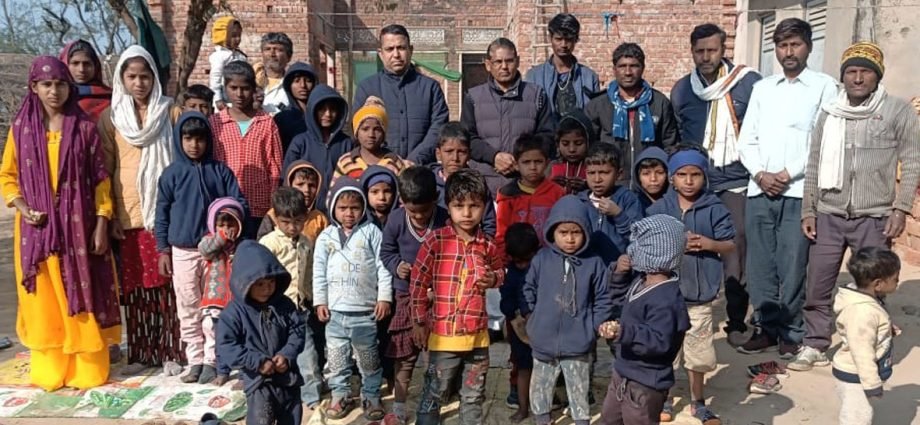 KOTPUTLI-BEHROR: कोटपूतली में सिंघीवाल समाज के बीच मनाया मकर संक्रांति पर्व KOTPUTLI-BEHROR: कोटपूतली में सिंघीवाल समाज के बीच मनाया मकर संक्रांति पर्व