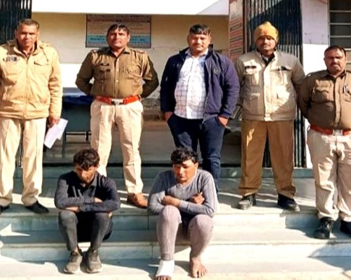 KOTPUTLI-BEHROR: पुलिस ने टायर चोरी के आरोपियों को दबोचा, वारदात में प्रयुक्त ट्रेलर भी बरामद KOTPUTLI-BEHROR: पुलिस ने टायर चोरी के आरोपियों को दबोचा, वारदात में प्रयुक्त ट्रेलर भी बरामद
