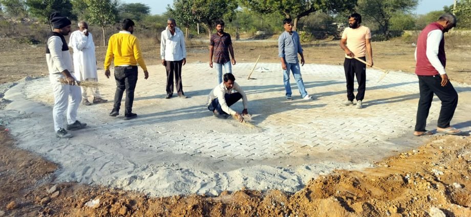 KOTPUTLI-BEHROR: भैरु बाबा के वार्षिक लक्खी मेले की तैयारियां शुरु, मंदिर परिसर में हेलीपेड बनाया KOTPUTLI-BEHROR: भैरु बाबा के वार्षिक लक्खी मेले की तैयारियां शुरु, मंदिर परिसर में हेलीपेड बनाया
