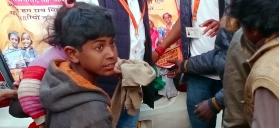 KOTPUTLI-BEHROR: जरुरतमंदों को गर्म वस्त्रों का वितरण किया KOTPUTLI-BEHROR: जरुरतमंदों को गर्म वस्त्रों का वितरण किया
