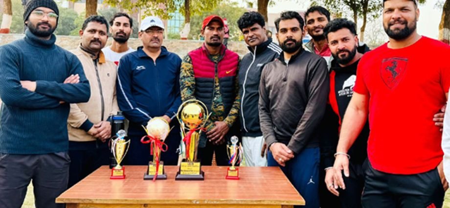 KOTPUTLI-BEHROR: फिटनेस प्लस जिम ने जीता मैत्री क्रिकेट कप, कोटपूतली पुलिस रही उप विजेता KOTPUTLI-BEHROR: फिटनेस प्लस जिम ने जीता मैत्री क्रिकेट कप, कोटपूतली पुलिस रही उप विजेता