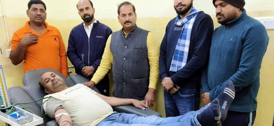 KOTPUTLI-BEHROR: रक्तमणि कार्यक्रम में कौशिक व कुमावत ने किया स्वैच्छिक रक्तदान KOTPUTLI-BEHROR: रक्तमणि कार्यक्रम में कौशिक व कुमावत ने किया स्वैच्छिक रक्तदान