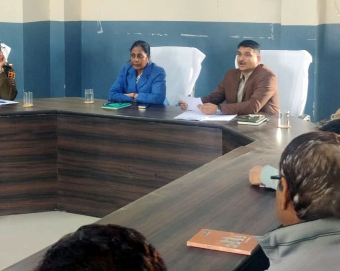 KOTPUTLI-BEHROR: मीटिंग में नाराज दिखी कलेक्टर कल्पना अग्रवाल, दी कार्रवाई की चेतावनी KOTPUTLI-BEHROR: मीटिंग में नाराज दिखी कलेक्टर कल्पना अग्रवाल, दी कार्रवाई की चेतावनी