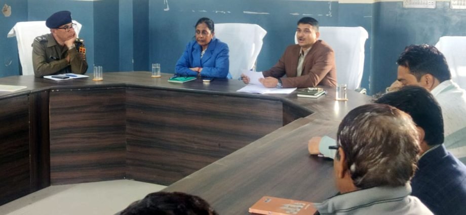 KOTPUTLI-BEHROR: मीटिंग में नाराज दिखी कलेक्टर कल्पना अग्रवाल, दी कार्रवाई की चेतावनी KOTPUTLI-BEHROR: मीटिंग में नाराज दिखी कलेक्टर कल्पना अग्रवाल, दी कार्रवाई की चेतावनी