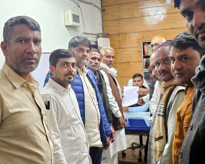 KOTPUTLI-BEHROR: जलदाय एईएन के विरुद्ध लामबंद हुआ सरपंच संघ KOTPUTLI-BEHROR: जलदाय एईएन के विरुद्ध लामबंद हुआ सरपंच संघ