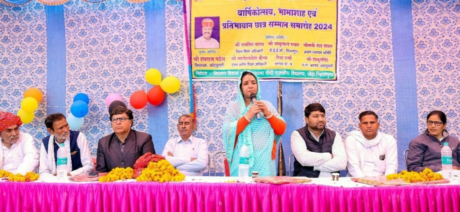 KOTPUTLI-BEHROR: वार्षिकोत्सव में विद्यार्थियों व भामाशाहों का सम्मान KOTPUTLI-BEHROR: वार्षिकोत्सव में विद्यार्थियों व भामाशाहों का सम्मान