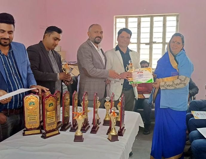 KOTPUTLI-BEHROR: कार्मिकों को दिया प्रशिक्षण, किया सम्मान KOTPUTLI-BEHROR: कार्मिकों को दिया प्रशिक्षण, किया सम्मान