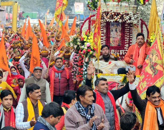 KOTPUTLI-BEHROR: निकली भव्य शोभा यात्रा, दिखा गजब का उत्साह, यात्रा का जगह-जगह स्वागत