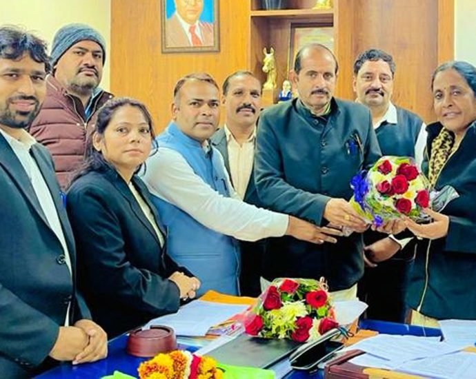 KOTPUTLI-BEHROR: कोटपूतली अभिभाषक संघ ने किया जिला कलेक्टर का स्वागत KOTPUTLI-BEHROR: कोटपूतली अभिभाषक संघ ने किया जिला कलेक्टर का स्वागत