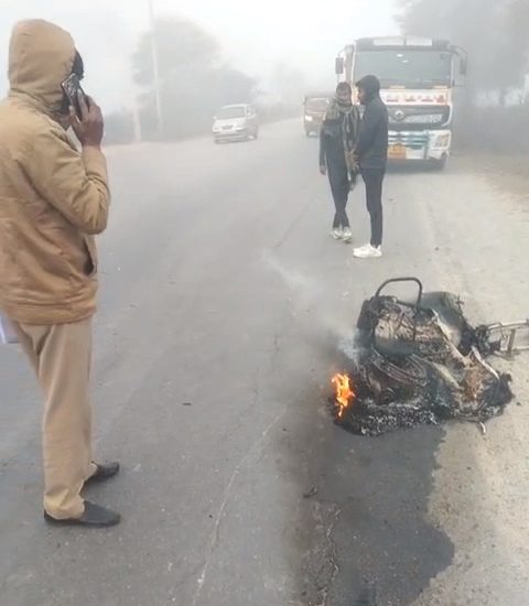 KOTPUTLI-BEHROR: Accident in Kotputli- दुर्घटना में बाइक पर सवार तीन लोगों की दर्दनाक मौत, डंपर की टक्कर से हुआ भयंकर हादसा