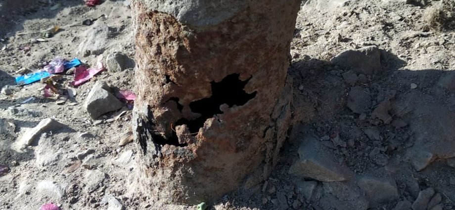 KOTPUTLI-BEHROR: देहली दरवाजे पर गिरने के कगार पर हाई मास्क पोल KOTPUTLI-BEHROR: देहली दरवाजे पर गिरने के कगार पर हाई मास्क पोल