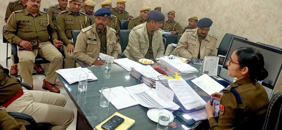 KOTPUTLI-BEHROR: एसपी रंजीता शर्मा ने ली जिले के अधिकारियों की मीटिंग KOTPUTLI-BEHROR: एसपी रंजीता शर्मा ने ली जिले के अधिकारियों की मीटिंग