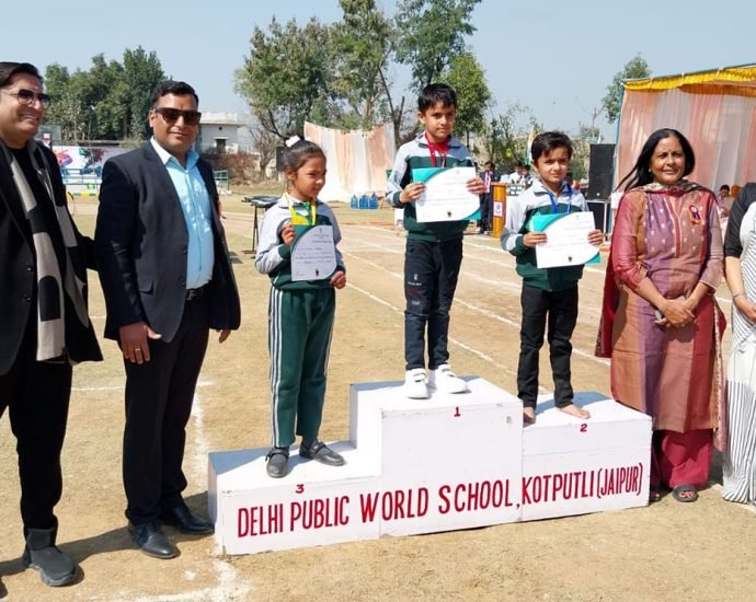 KOTPUTLI-BEHROR: कलेक्टर बोली: बच्चों पर बेवजह दबाव न बनाएं KOTPUTLI-BEHROR: कलेक्टर बोली: बच्चों पर बेवजह दबाव न बनाएं