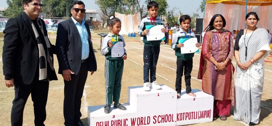 KOTPUTLI-BEHROR: कलेक्टर बोली: बच्चों पर बेवजह दबाव न बनाएं KOTPUTLI-BEHROR: कलेक्टर बोली: बच्चों पर बेवजह दबाव न बनाएं