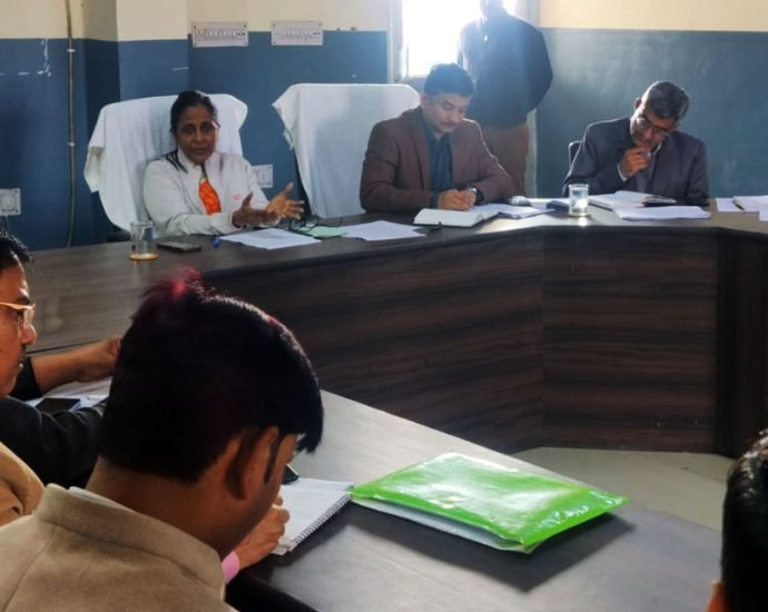 KOTPUTLI-BEHROR: कलेक्टर ने ली समीक्षा बैठक, जरुरी सेवाओं पर चर्चा, बोली- जनता से जुड़े अंतर विभागीय मुद्दों को आपसी सामंजस्य से हल करें KOTPUTLI-BEHROR: कलेक्टर ने ली समीक्षा बैठक, जरुरी सेवाओं पर चर्चा, बोली- जनता से जुड़े अंतर विभागीय मुद्दों को आपसी सामंजस्य से हल करें