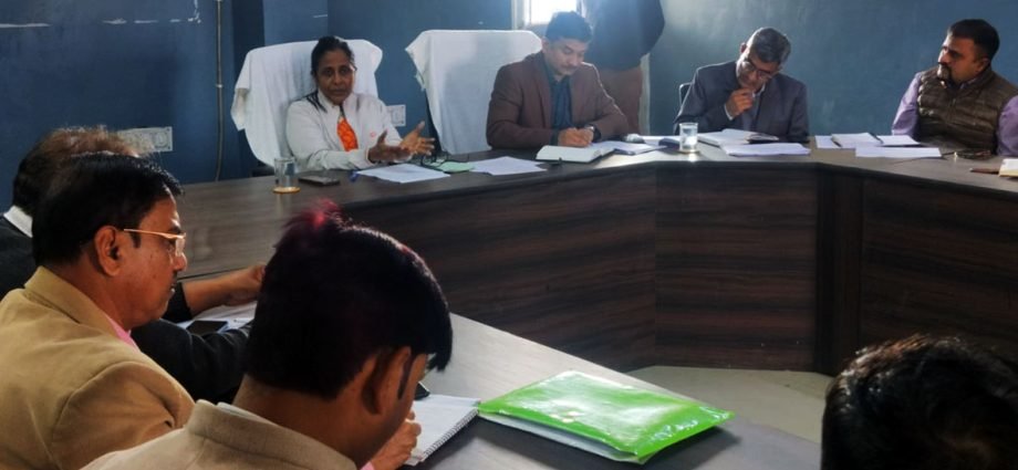 KOTPUTLI-BEHROR: कलेक्टर ने ली समीक्षा बैठक, जरुरी सेवाओं पर चर्चा, बोली- जनता से जुड़े अंतर विभागीय मुद्दों को आपसी सामंजस्य से हल करें KOTPUTLI-BEHROR: कलेक्टर ने ली समीक्षा बैठक, जरुरी सेवाओं पर चर्चा, बोली- जनता से जुड़े अंतर विभागीय मुद्दों को आपसी सामंजस्य से हल करें