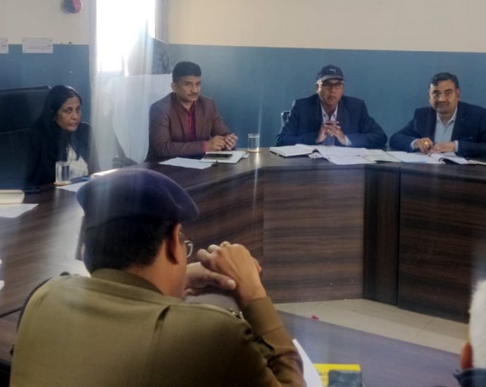 KOTPUTLI-BEHROR: कलेक्टर ने दिए हाईवे पर अनाधिकृत कट बंद करने के निर्देश, जिले की पहली सडक़ सुरक्षा समिति की बैठक आयोजित KOTPUTLI-BEHROR: कलेक्टर ने दिए हाईवे पर अनाधिकृत कट बंद करने के निर्देश, जिले की पहली सडक़ सुरक्षा समिति की बैठक आयोजित