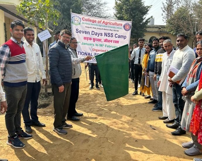 KOTPUTLI-BEHROR: कृषि छात्रों ने निकाली सडक़ सुरक्षा रैली KOTPUTLI-BEHROR: कृषि छात्रों ने निकाली सडक़ सुरक्षा रैली