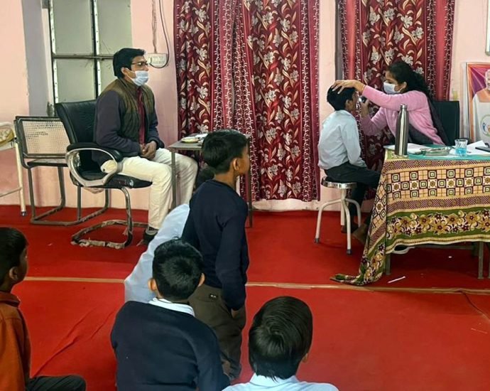 KOTPUTLI-BEHROR: शिविर में 455 विद्यार्थियों का स्वास्थ्य परीक्षण KOTPUTLI-BEHROR: शिविर में 455 विद्यार्थियों का स्वास्थ्य परीक्षण